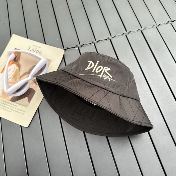 Dior fisherman hat